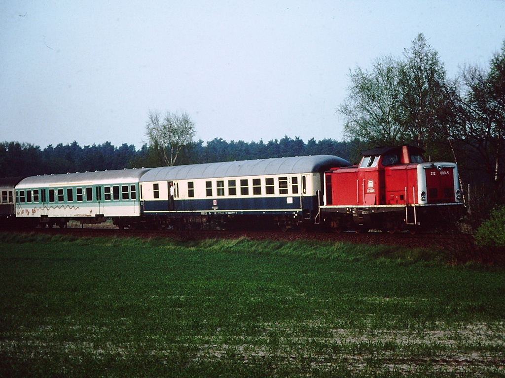 0059 Personenzug in den 1980er Jahren bei Hademstorf.